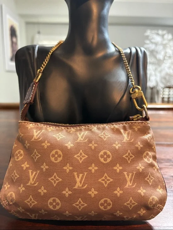 LOUIS VUITTON Monogram Idylle Mini Pochette - Picture 3 of 12